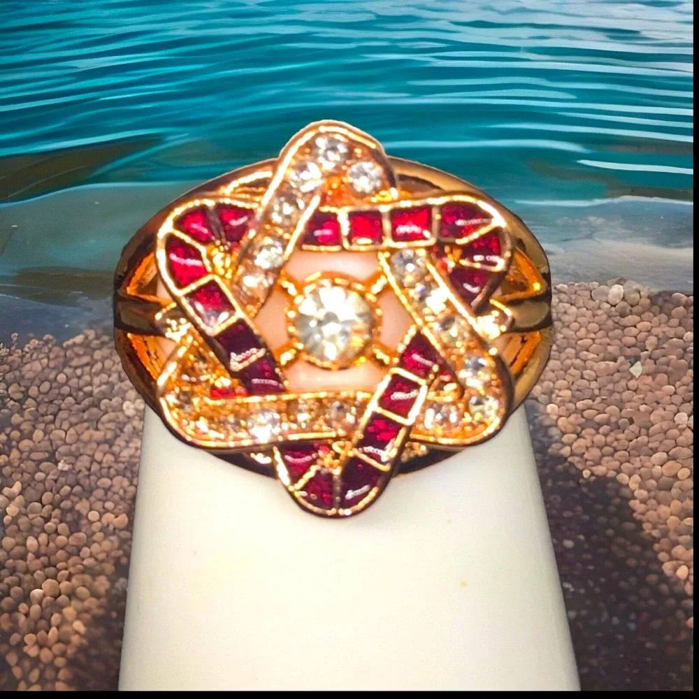 Rose Gold Celtic knot 6 Pt Star W/Red & White Sapphire W/Crystal in Center Ring